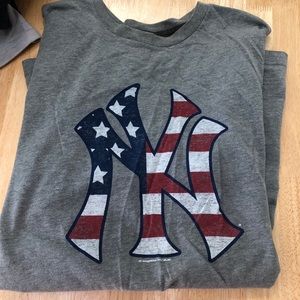 Grey Yankees Patriotic tee